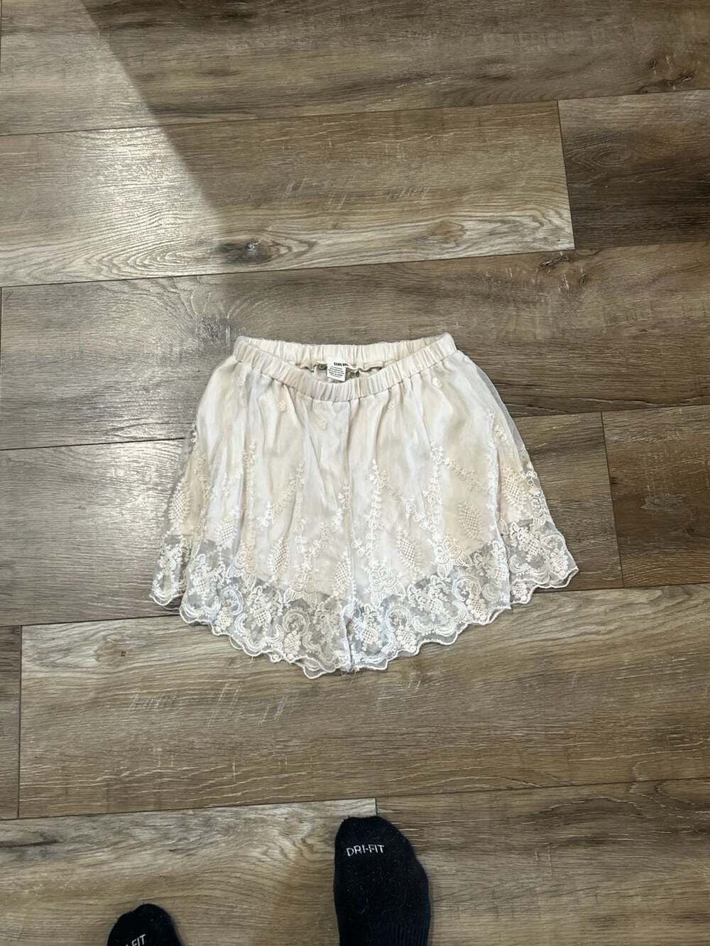 Sans Souci GSP195 Women Beige Floral Embroidered Lace Mesh Overlay Shorts Medium